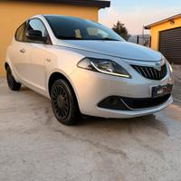 Lancia Ypsilon 1.0 Hybrid Ecochic Gold