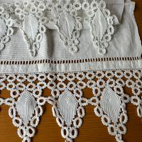 Asciugamani ricamato con pizzo