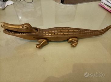 coccodrillo schiaccianoci