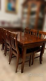 Tavolo in legno con 6 sedie