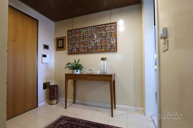 APPARTAMENTO ALL'ULTIMO PIANO IN CENTRO