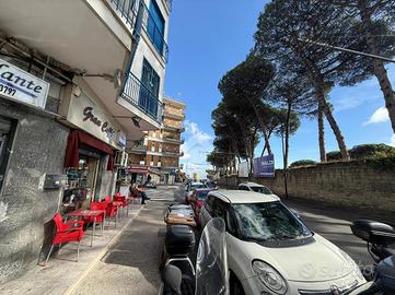 NEGOZIO A NAPOLI