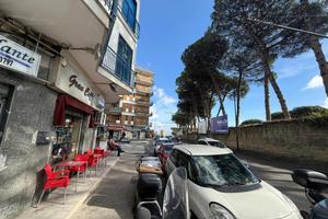 NEGOZIO A NAPOLI