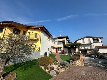 VILLA A SCHIERA D'ANGOLO A CORTE FRANCA