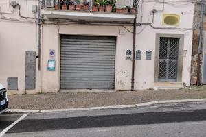 Zagarolo: locale magazzino con corte esterna