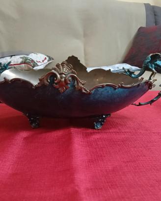 Vaso con draghi in ottone 