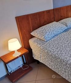 2 comodini + 2 testiere letto  + 1 panchetta 