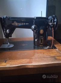 Macchina da cucire Singer con mobiletto