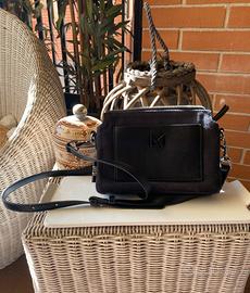 Borsa nera a tracolla con multi tasche/scomparti