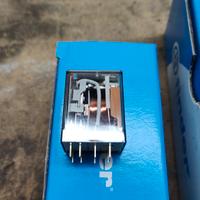 Relè a doppio contatto 