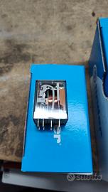 Relè a doppio contatto 