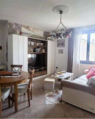 Appartamento di 180 m² con più di 5 locali e box a