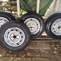 4  cerchi per camper con omaggio 4 ruote michelin