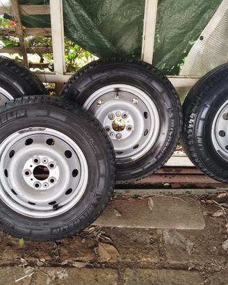 4  cerchi per camper con omaggio 4 ruote michelin