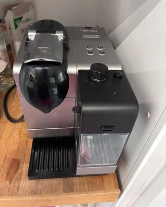 Macchina caffe De Longhi Nespresso Lattissima