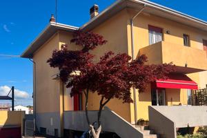 Villetta a schiera d'angolo indipendente