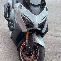 T Max 560 2025