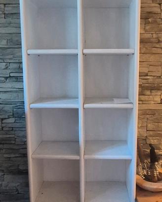 libreria bianca. decorazione cuore