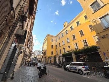2 LOCALI A NAPOLI