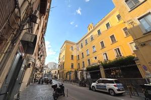 2 LOCALI A NAPOLI