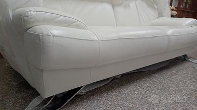 Divano in pelle bianco