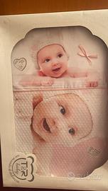 Completo di   lenzuolino sotto e sopra e federa