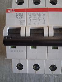 interruttore 4p ABB 32