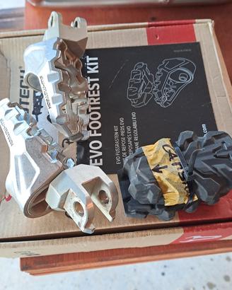 ktm 890 adventur pedane regolabili