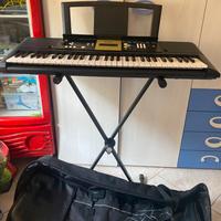 Pianola Yamaha + supporto Quik Lok + borsa