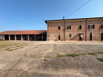 CASA DI CORTE A CINGIA DE' BOTTI