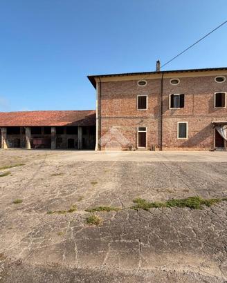 CASA DI CORTE A CINGIA DE' BOTTI