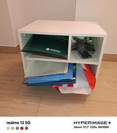 Mobiletto con scomparti multiuso