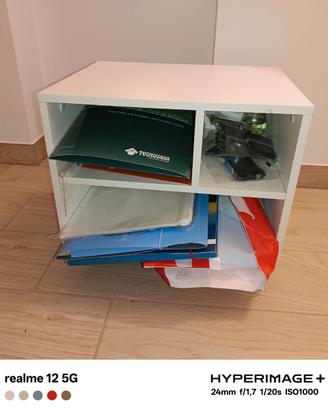 Mobiletto con scomparti multiuso