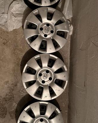 4 coppe per Toyota iq 