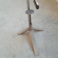 tappatrice per tappi in sughero.