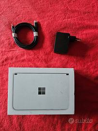 scatola Microsoft Surface Duo con caricatore