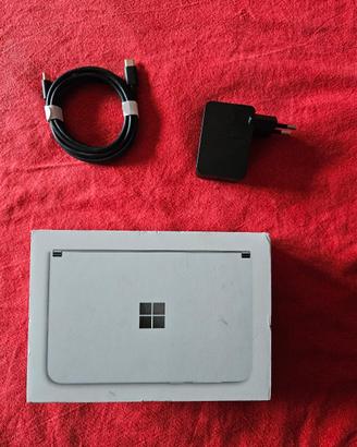 scatola Microsoft Surface Duo con caricatore
