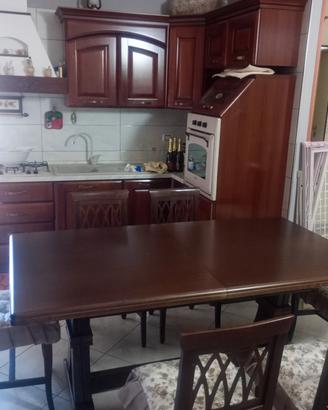 camera da letto e cucina con tavolo