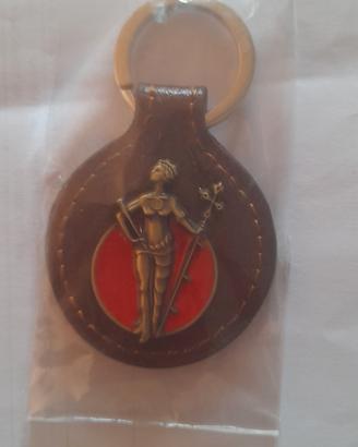 portachiavi cuoio con effige donna guerriera 