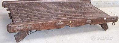 Antico tavolo orientale