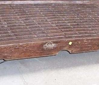 Antico tavolo orientale