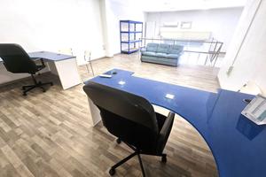 Ufficio con deposito pronto con fibra e parcheggi