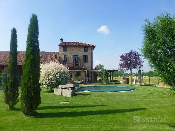 Rustico / Casale di 300 m² con più di 5 locali e b - Vista 2
