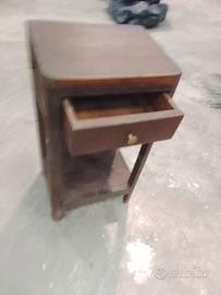 Scrivania con cassetto