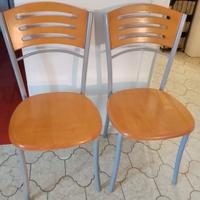 Coppia di sedie in legno e metallo