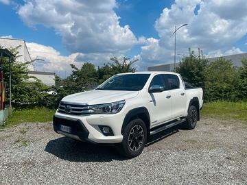 Toyota hilux invincibile50