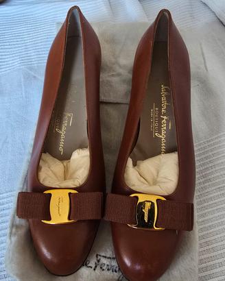 Décolleté Ferragamo Vara pelle marrone 