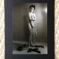 RARA . Stampa Unica : “Modella Nuda in Piedi 02”