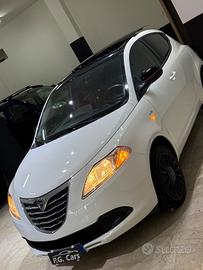 Lancia Ypsilon 1.2 69 CV 5 porte Elefantino rosa l