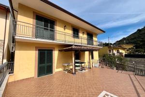 Villa bifamiliare di mq 278 zona Curtignano